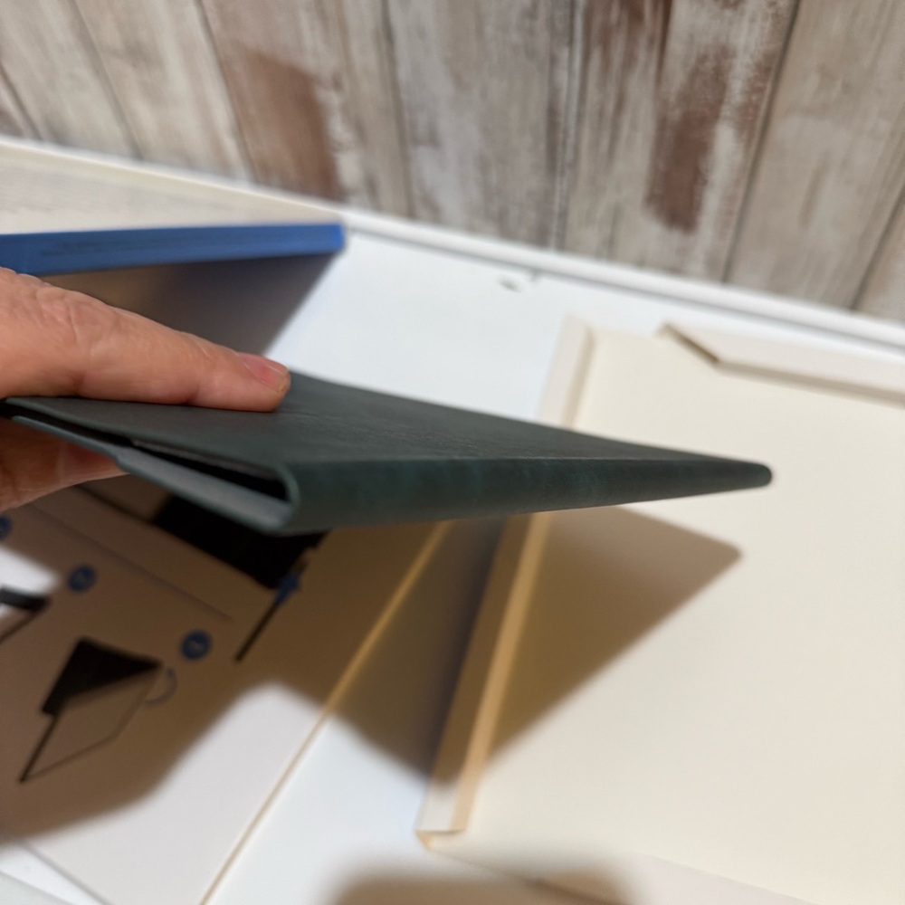 Kindle Scribe Premium Leather Cover - Green - Picture 8 of 10